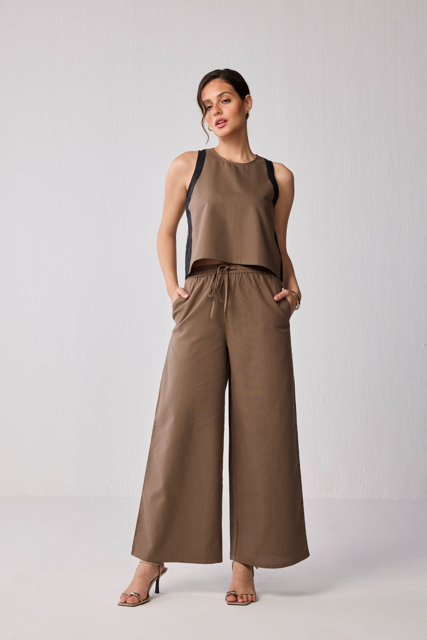 Wide-leg Drawstring Pants in Brown