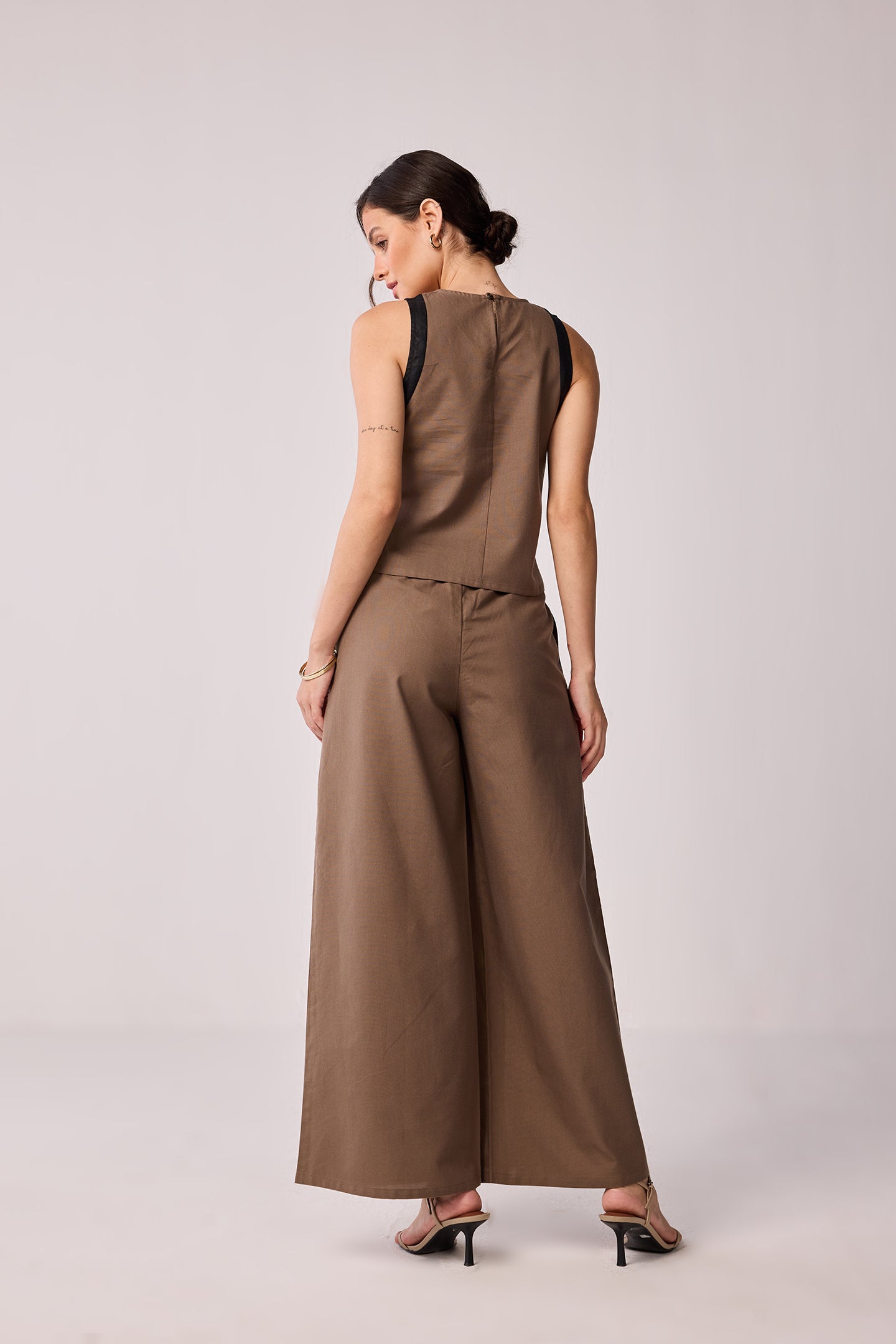 Matching Set with Wide-leg Pants and Colorblock Top in Brown
