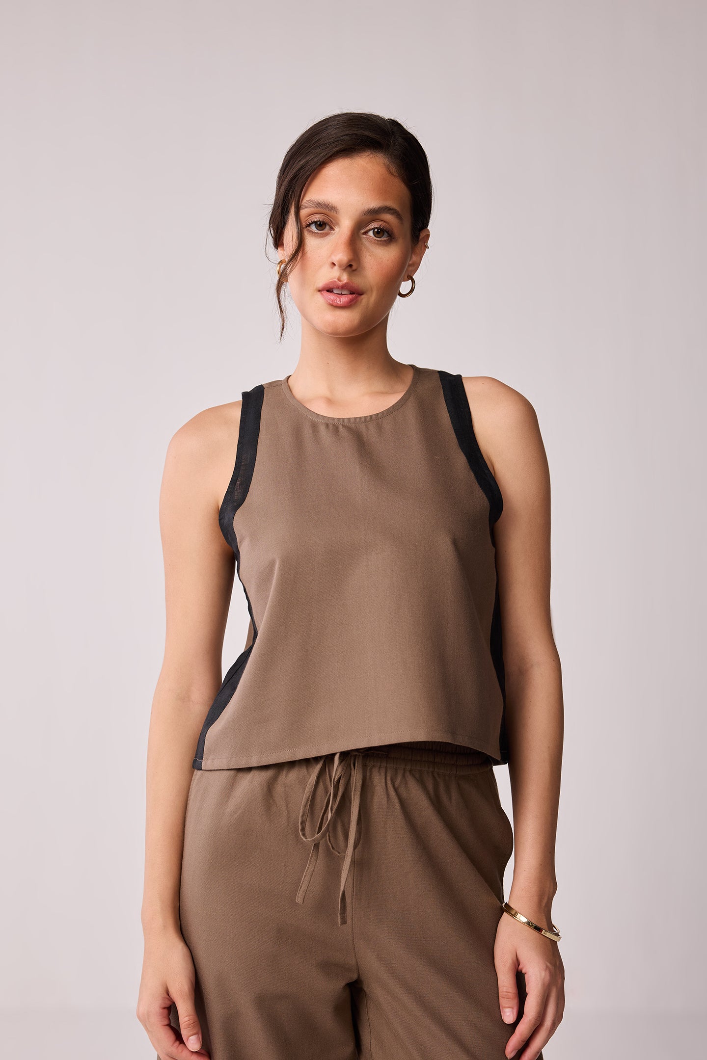 Matching Set with Wide-leg Pants and Colorblock Top in Brown