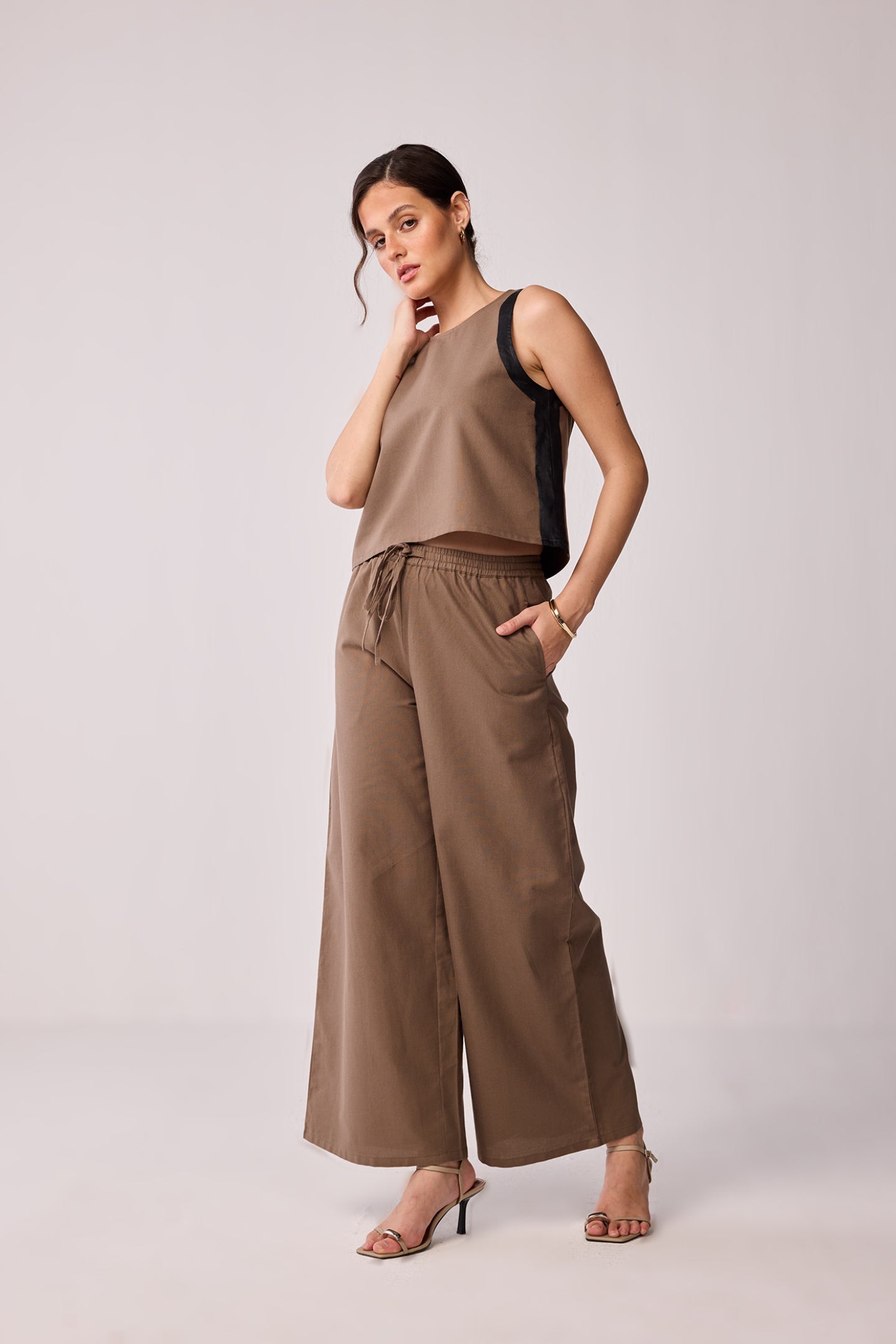 Matching Set with Wide-leg Pants and Colorblock Top in Brown