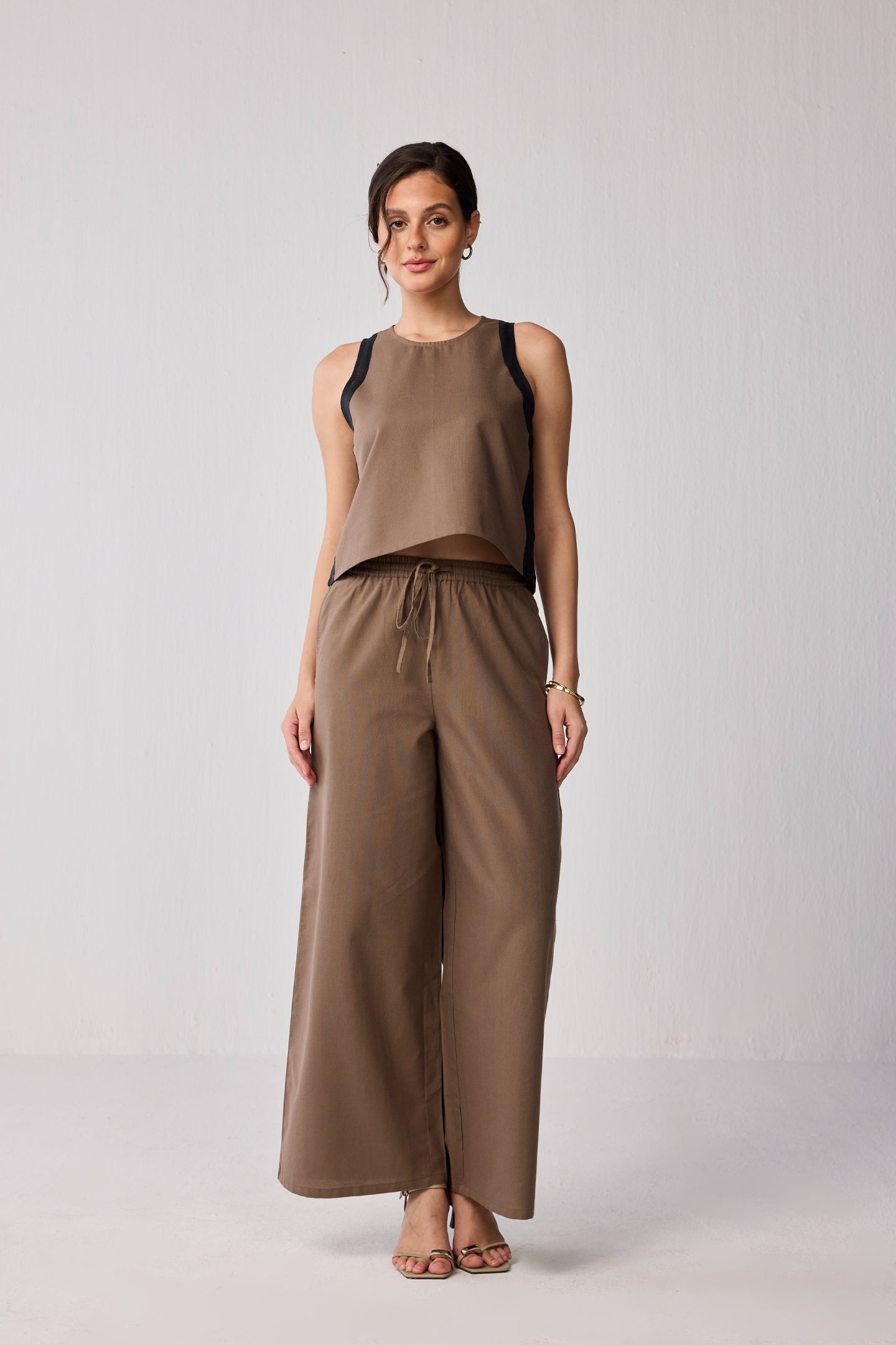 Matching Set with Wide-leg Pants and Colorblock Top in Brown