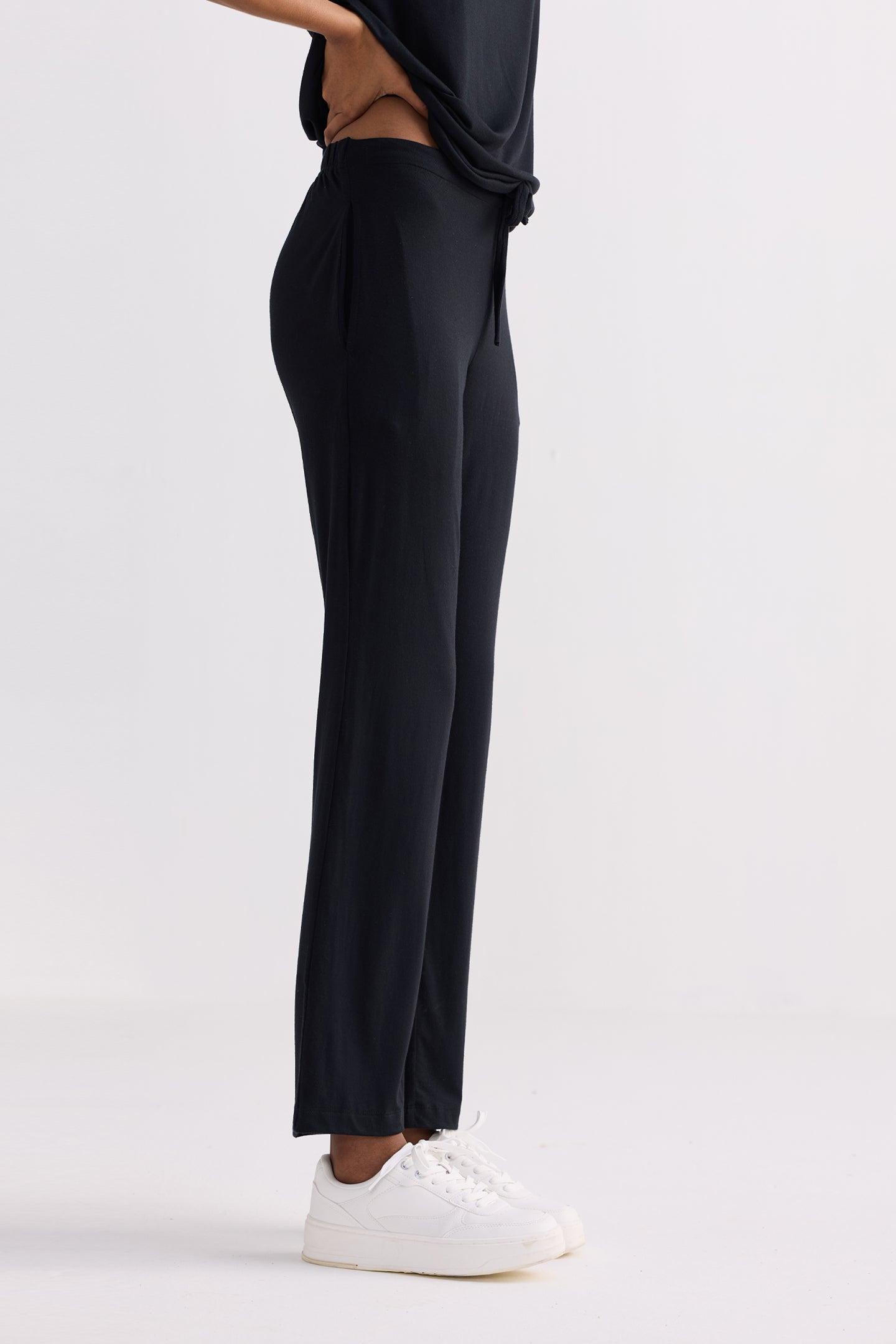 Wide Leg Pant in Black Closeup