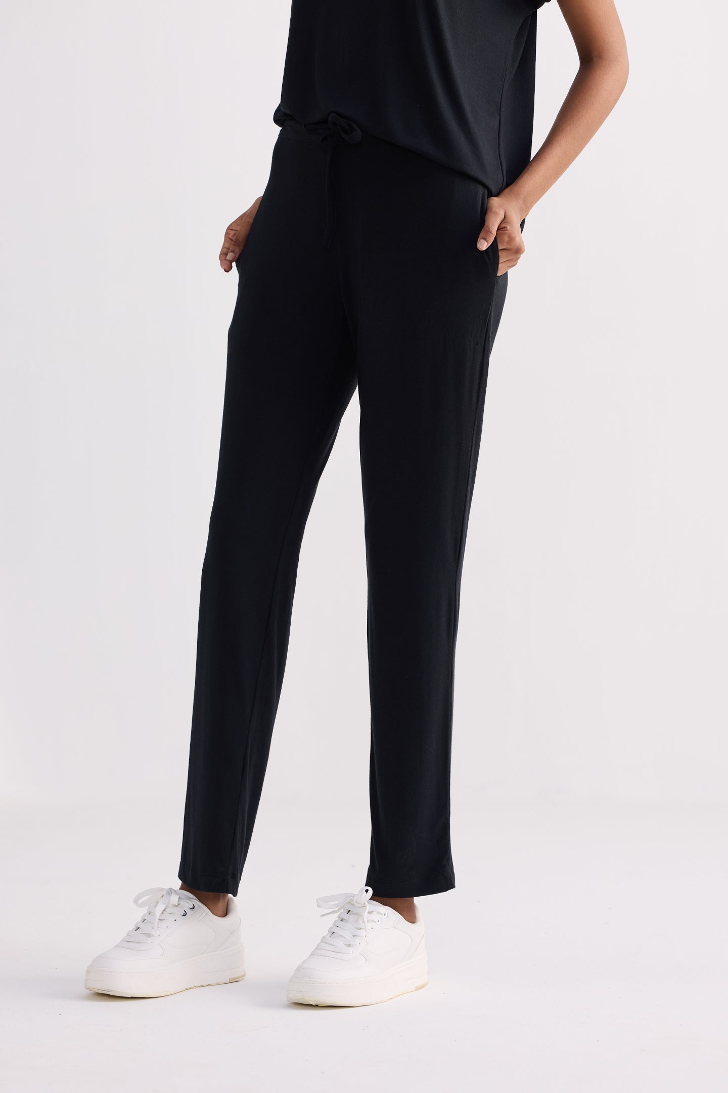 Wide Leg Pant in Black Closeup
