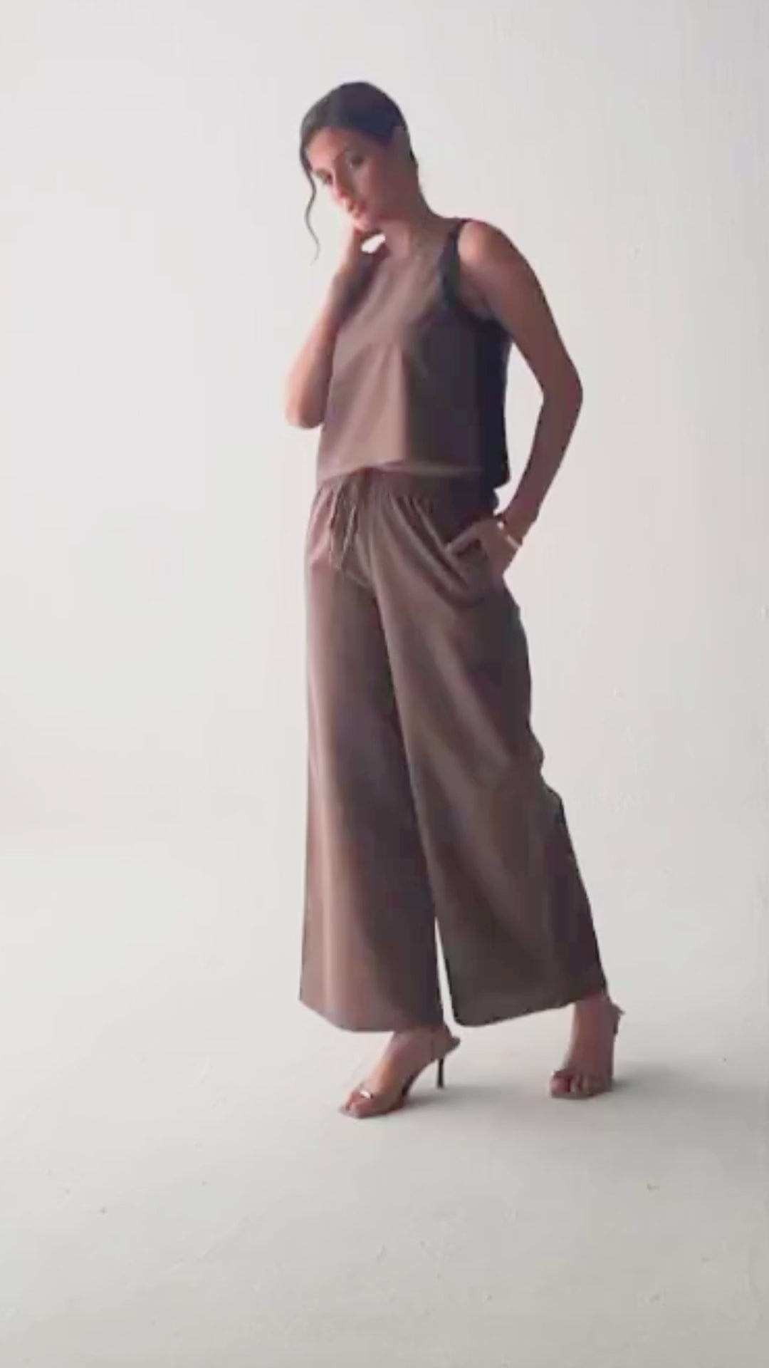 Matching Set with Wide-leg Pants and Colorblock Top in Brown