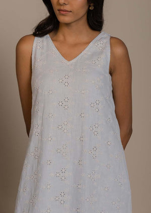 Blue beach dress with embroidered details all over. The dress is knee length with side slits.