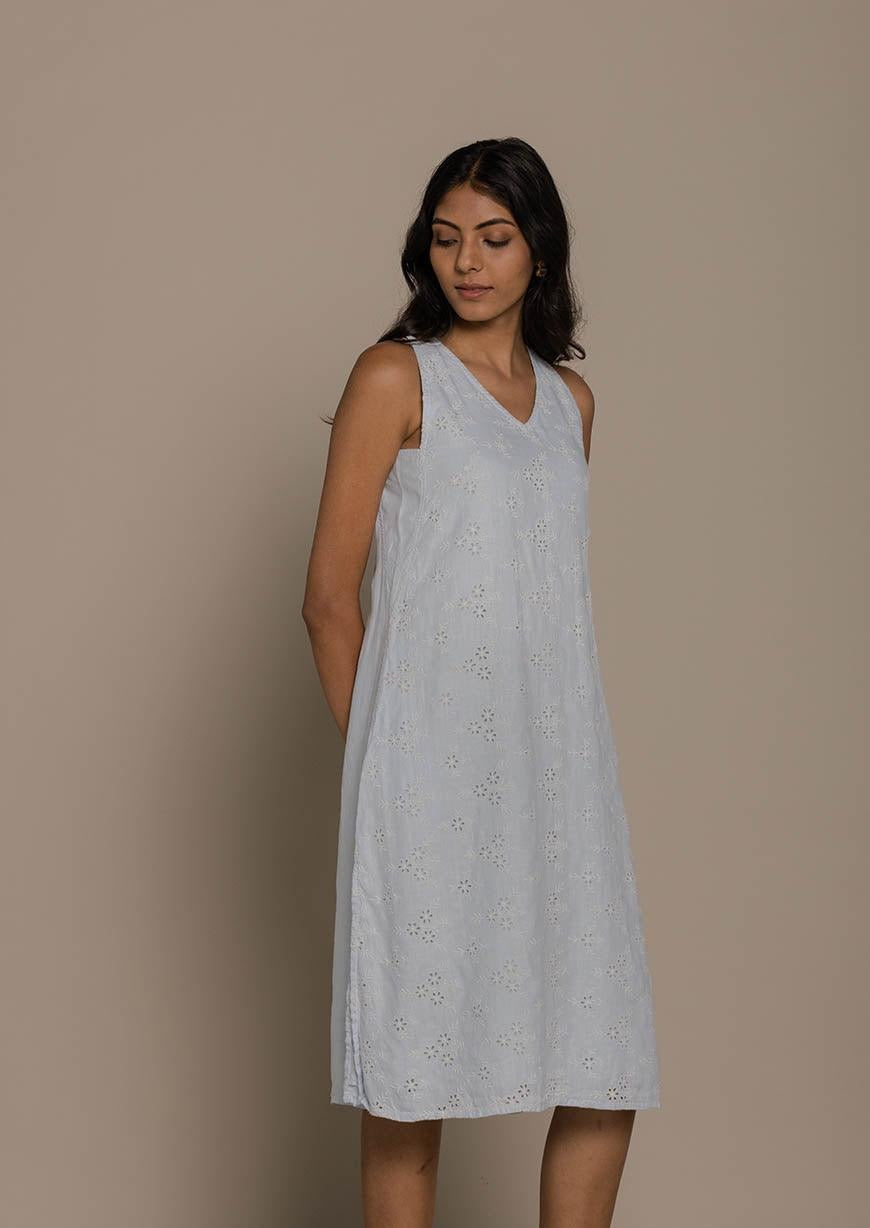 Blue beach dress with embroidered details all over. The dress is knee length with side slits and pockets.