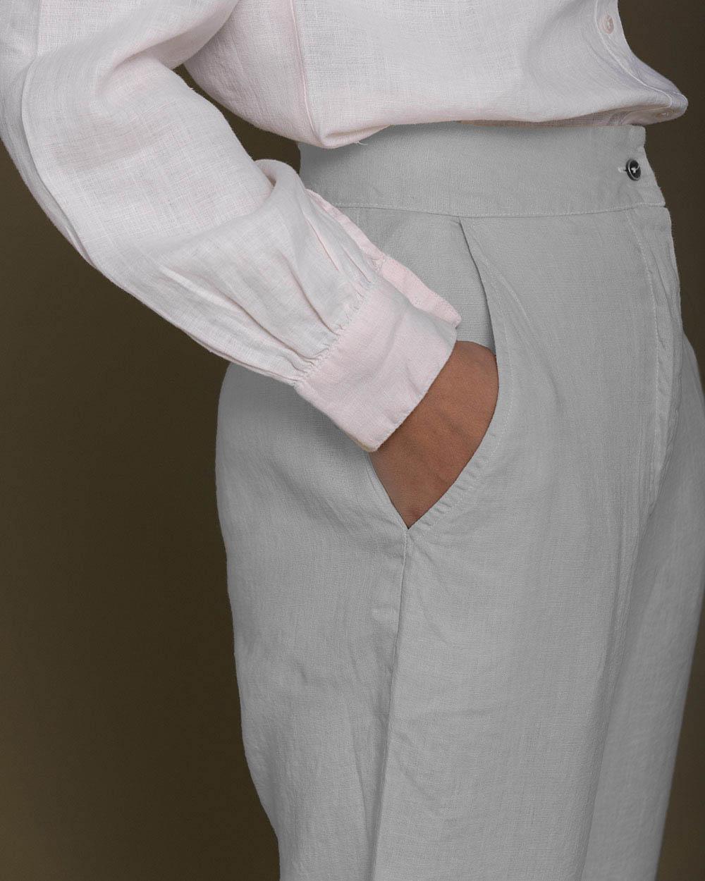 Close-up of Reistor The Summer Sweats showcasing a relaxed fit, soft breathable fabric, functional side pocket and timeless minimalist style for women.
