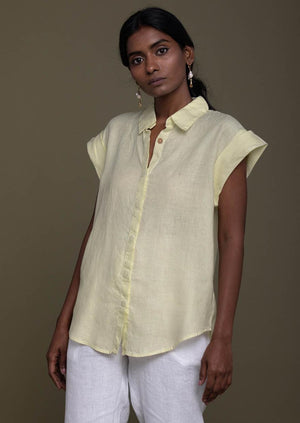 yellow shirt, defines your silhouette, half sleeves, collared. Reistor